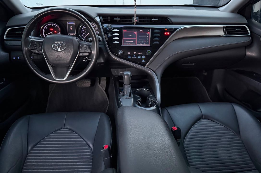 Car Image 2018 TOYOTA CAMRY SE