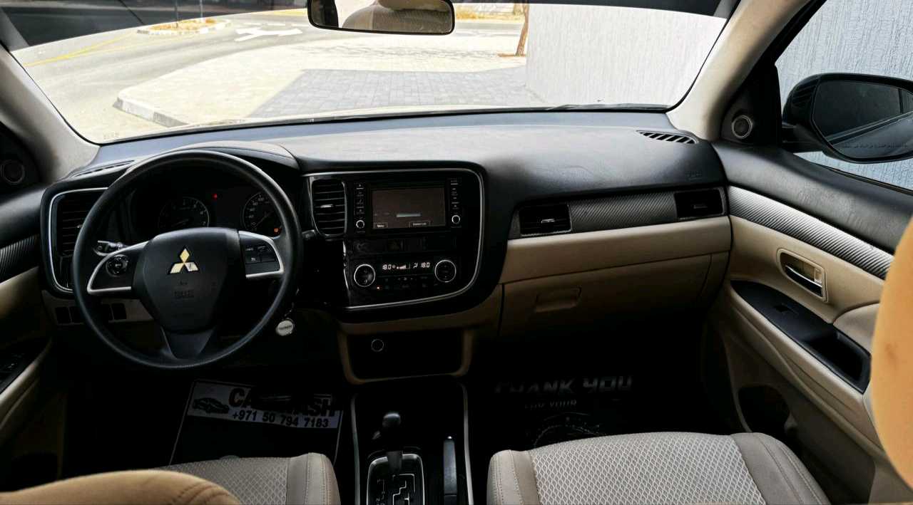 Car Image 2017 MITSUBISHI OUTLANDER GLX