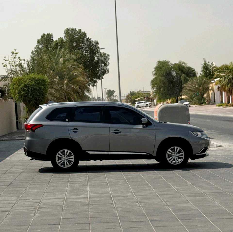 Car Image 2017 MITSUBISHI OUTLANDER GLX