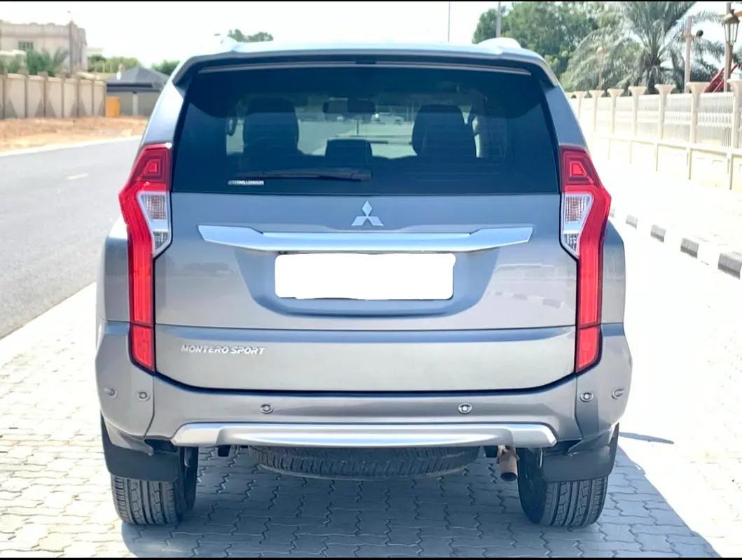 Car Image 2019 MITSUBISHI MONTERO 