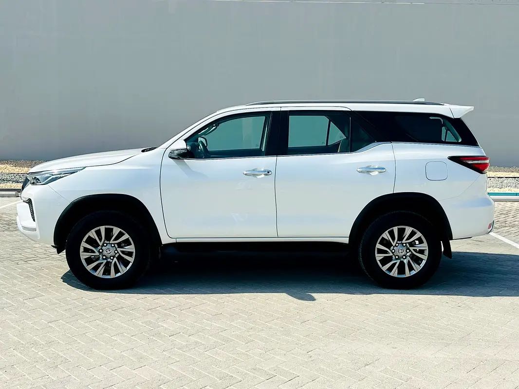 Car Image 2024 TOYOTA FORTUNER VXR