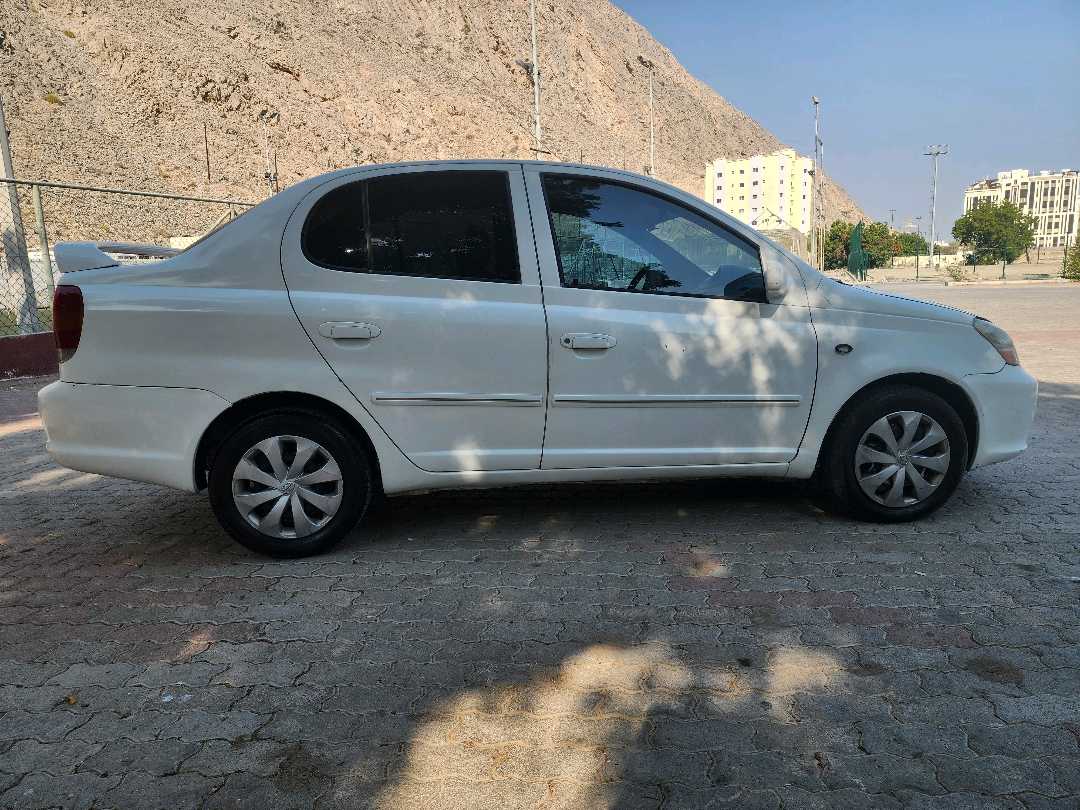 Car Image 2005 TOYOTA ECHO 