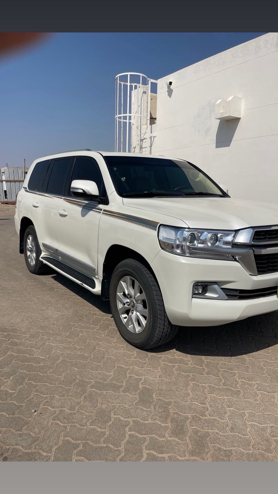 Car Image 2017 TOYOTA LAND CRUISER VX.R
