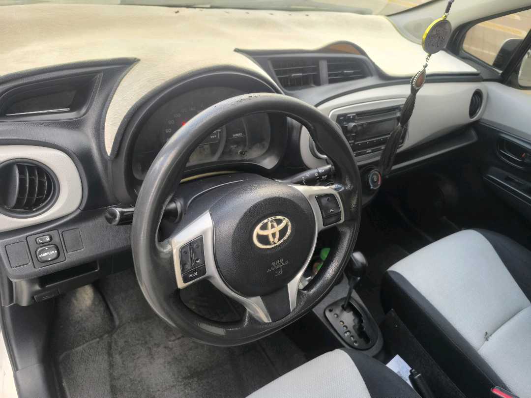 Car Image 2012 TOYOTA YARIS L