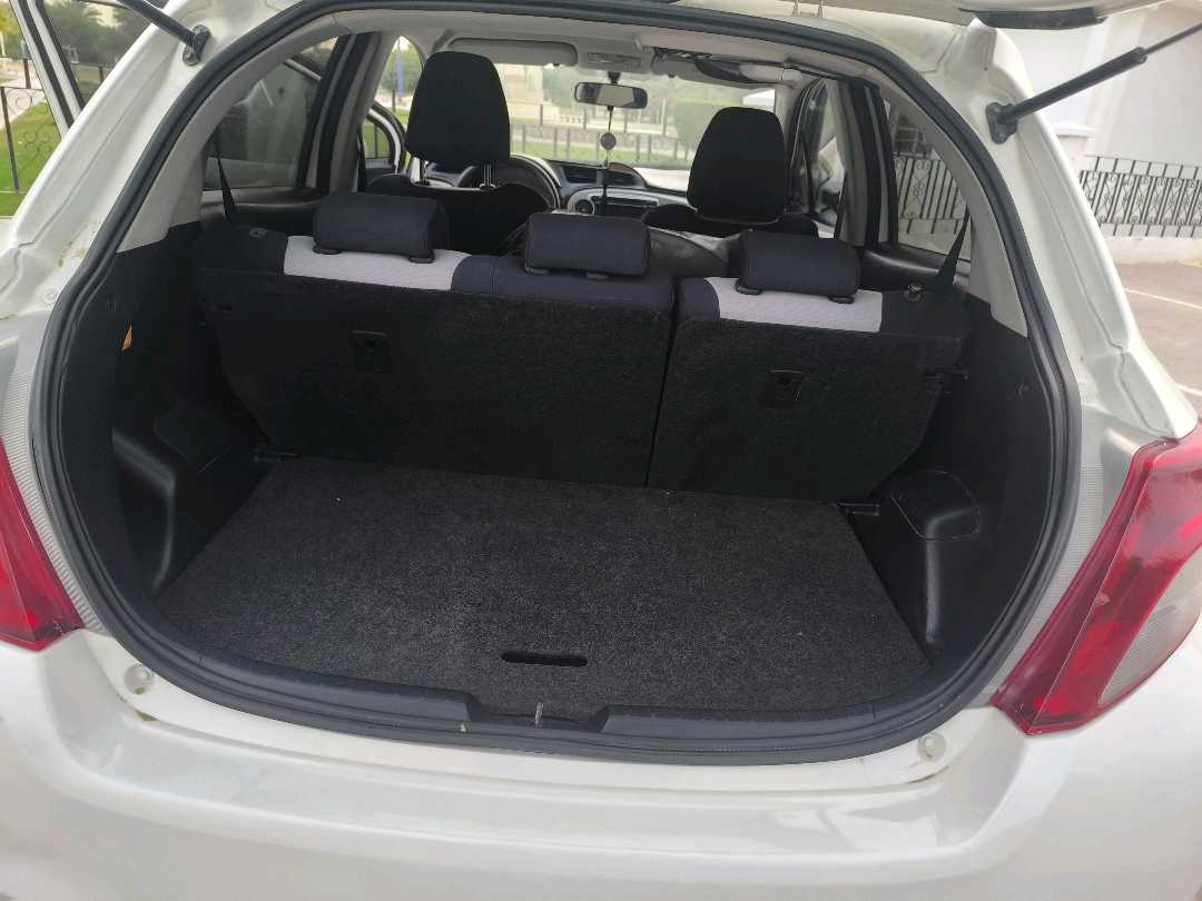 Car Image 2012 TOYOTA YARIS L