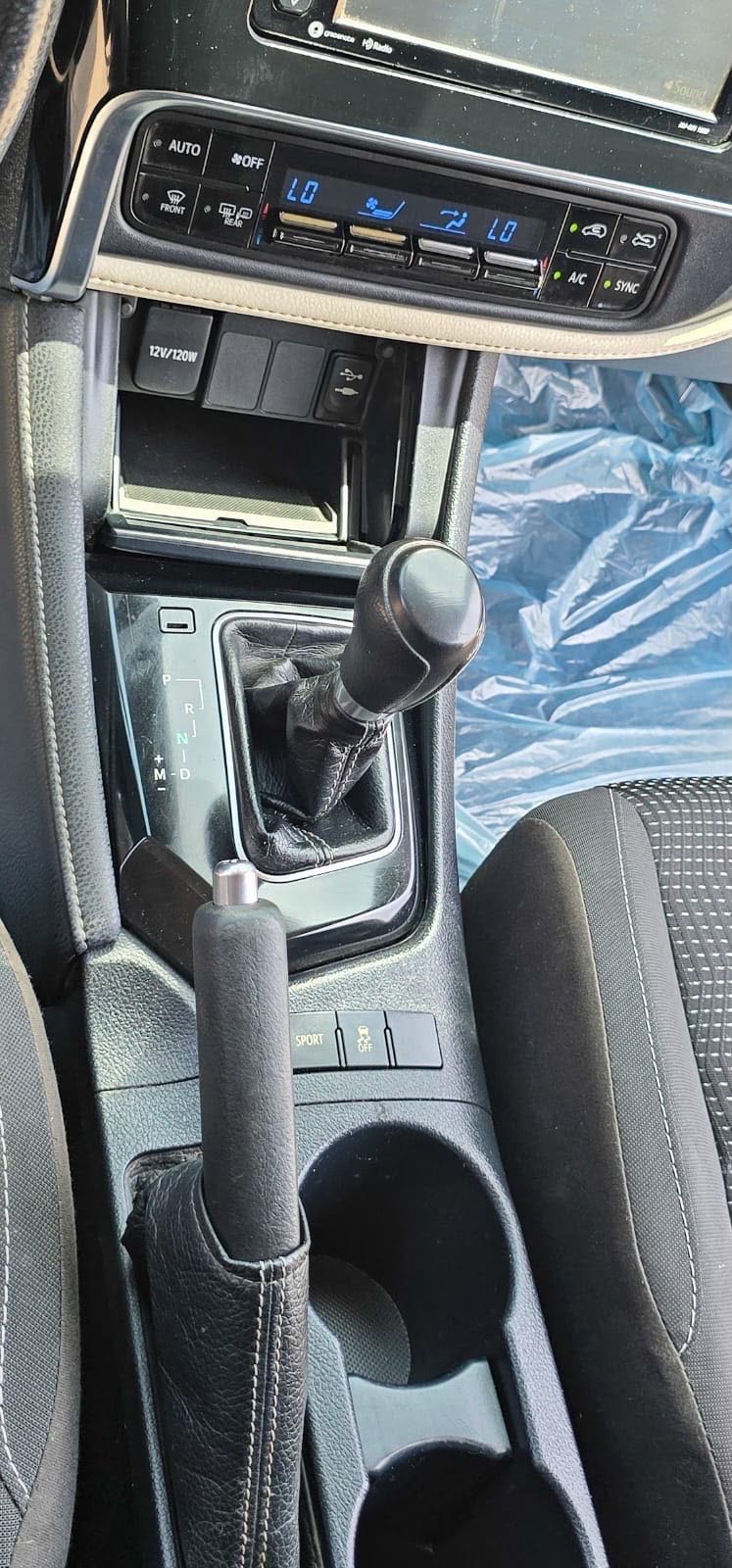 Car Image 2018 TOYOTA COROLLA XSE