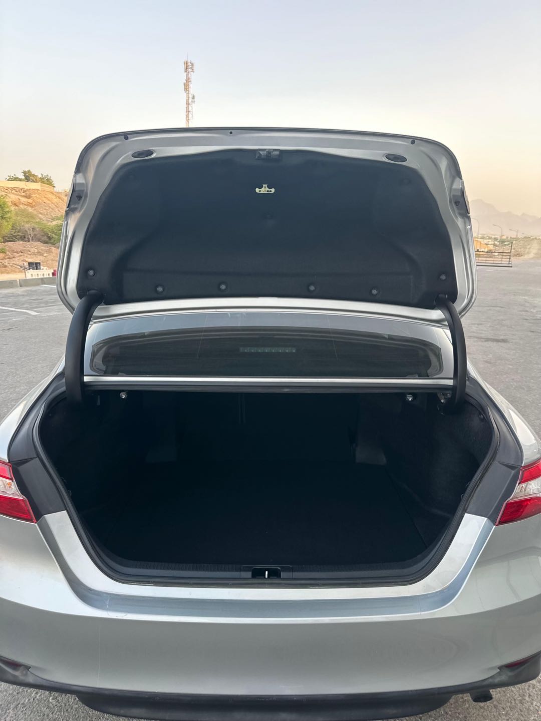 Car Image 2019 TOYOTA CAMRY LE
