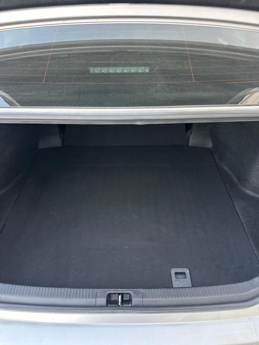 Car Image 2019 TOYOTA CAMRY LE
