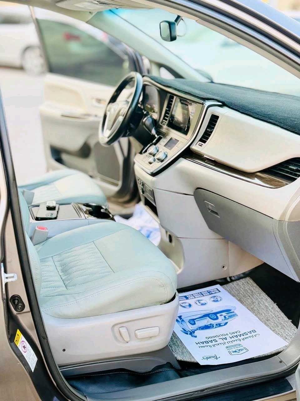 Car Image 2015 TOYOTA RAV4 XLE
