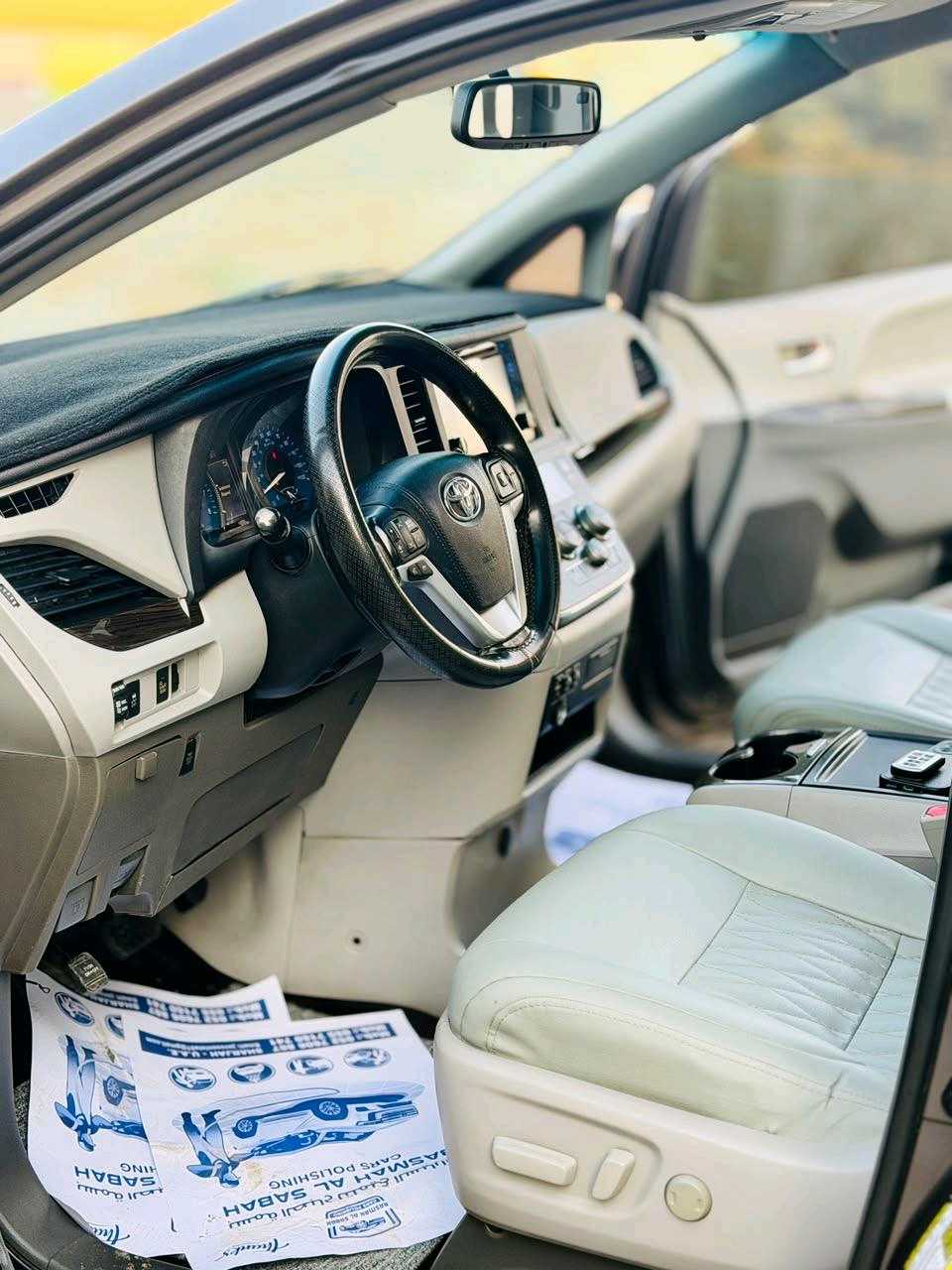 Car Image 2015 TOYOTA RAV4 XLE