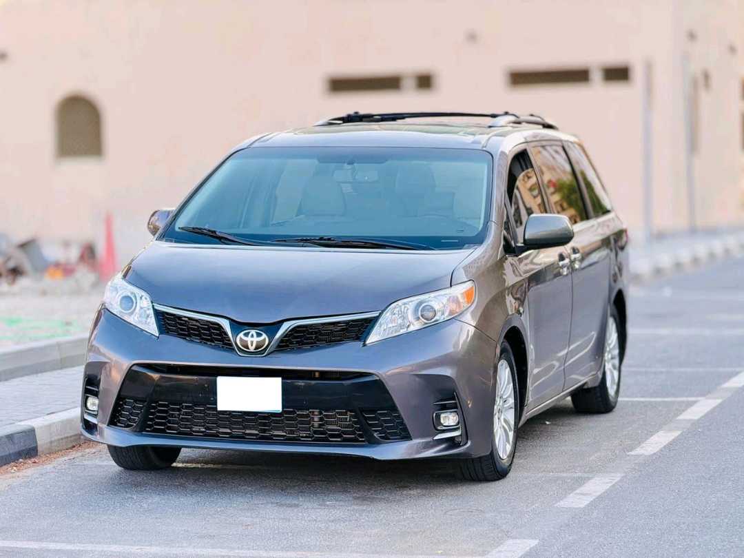 Car Image 2015 TOYOTA RAV4 XLE