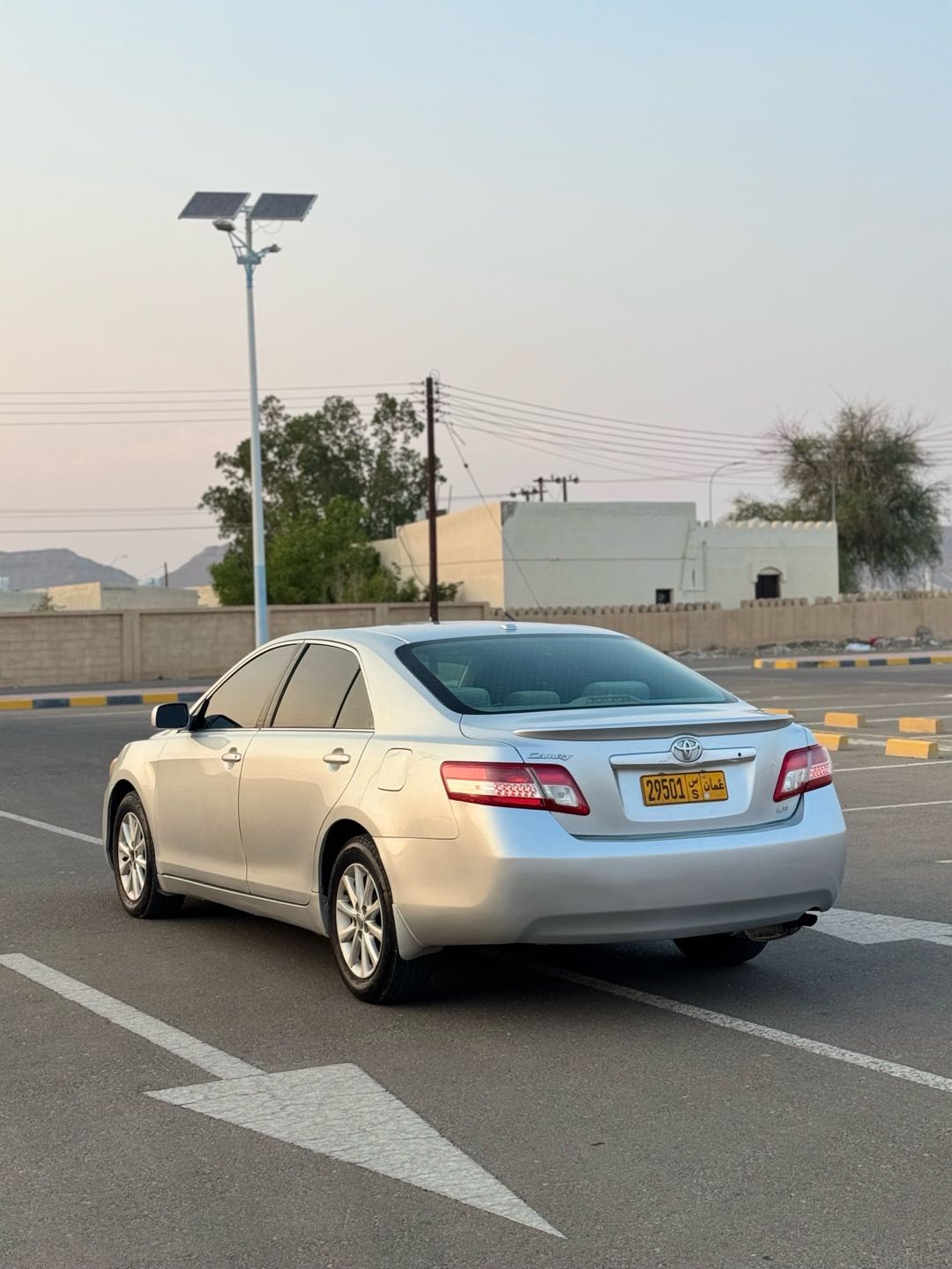 Car Image 2011 TOYOTA CAMRY LE