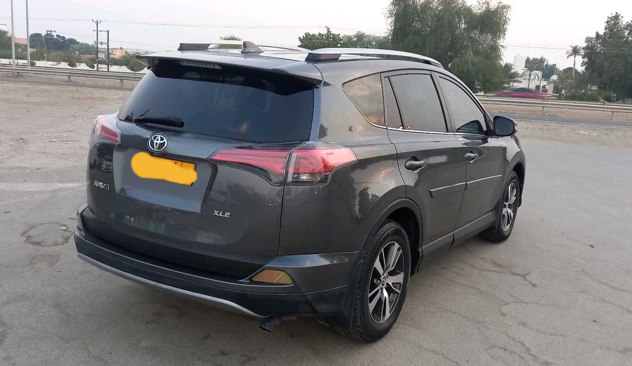Car Image 2018 TOYOTA RAV4 XLE