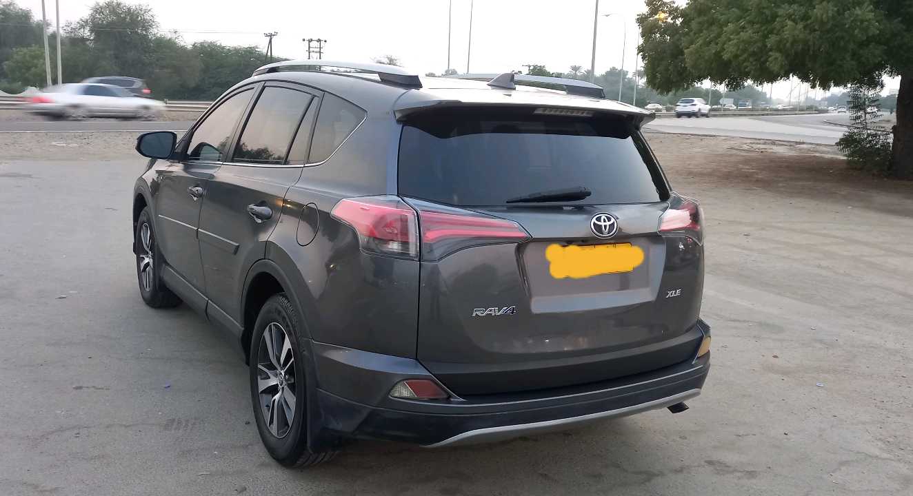 Car Image 2018 TOYOTA RAV4 XLE