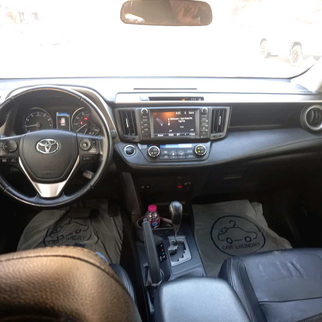 Car Image 2018 TOYOTA RAV4 XLE