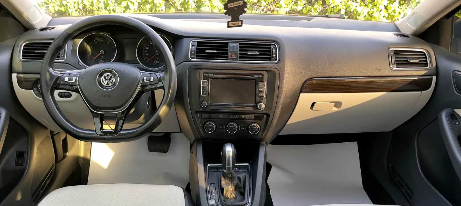 Car Image 2016 VOLKSWAGEN JETTA Trendline