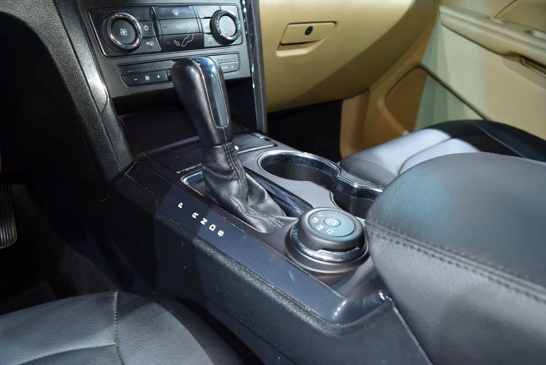 Car Image 2016 FORD EXPLORER XLT