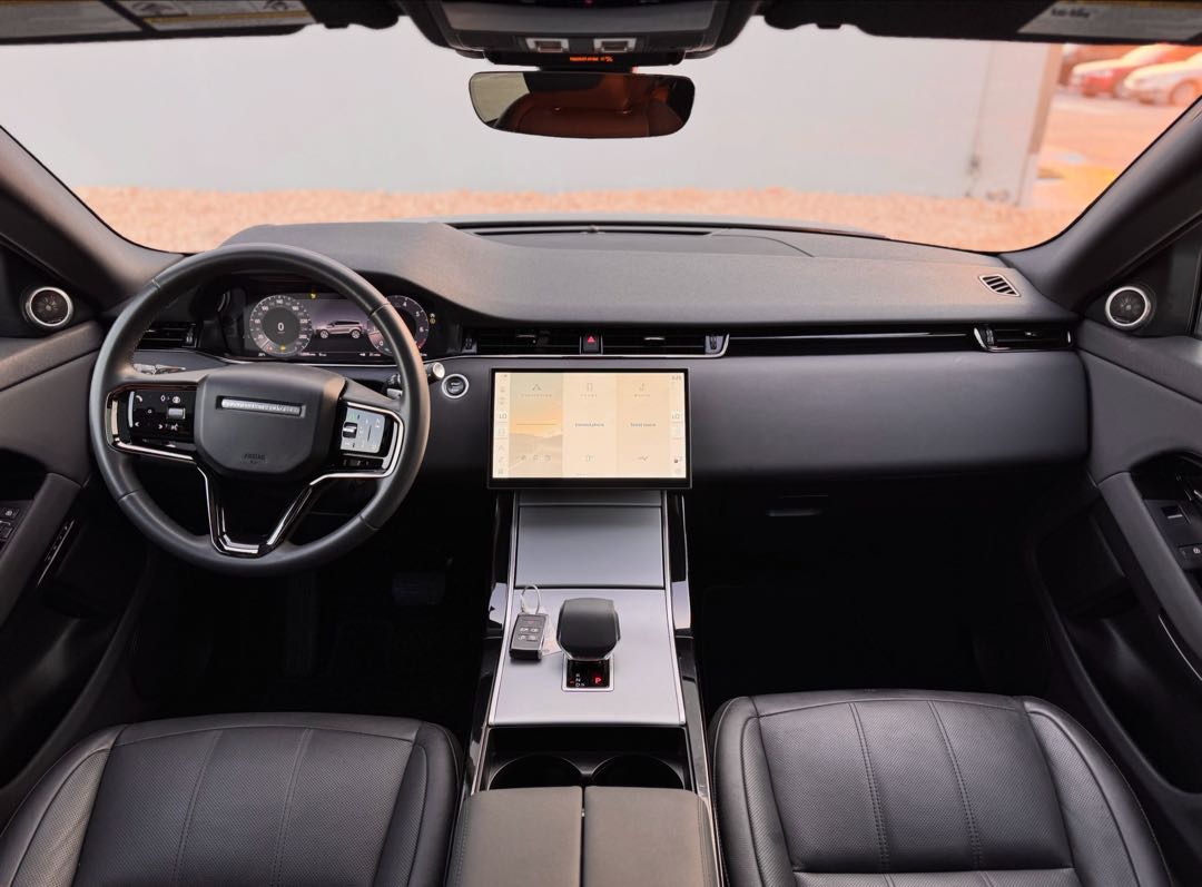 Car Image 2024 LAND ROVER EVOQUE S