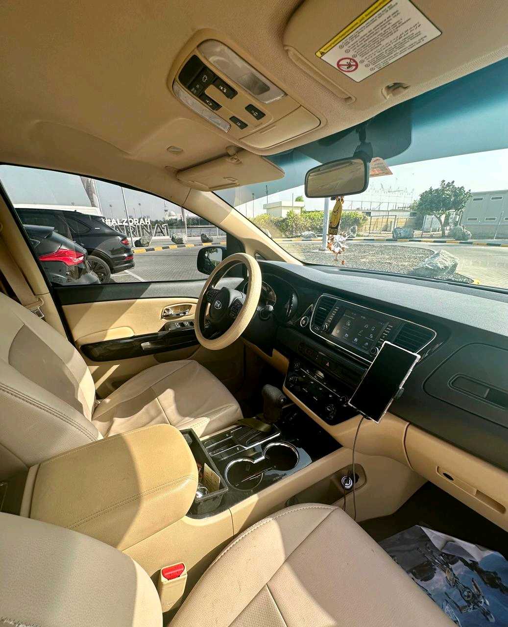 Car Image 2019 KIA CARNIVAL LX