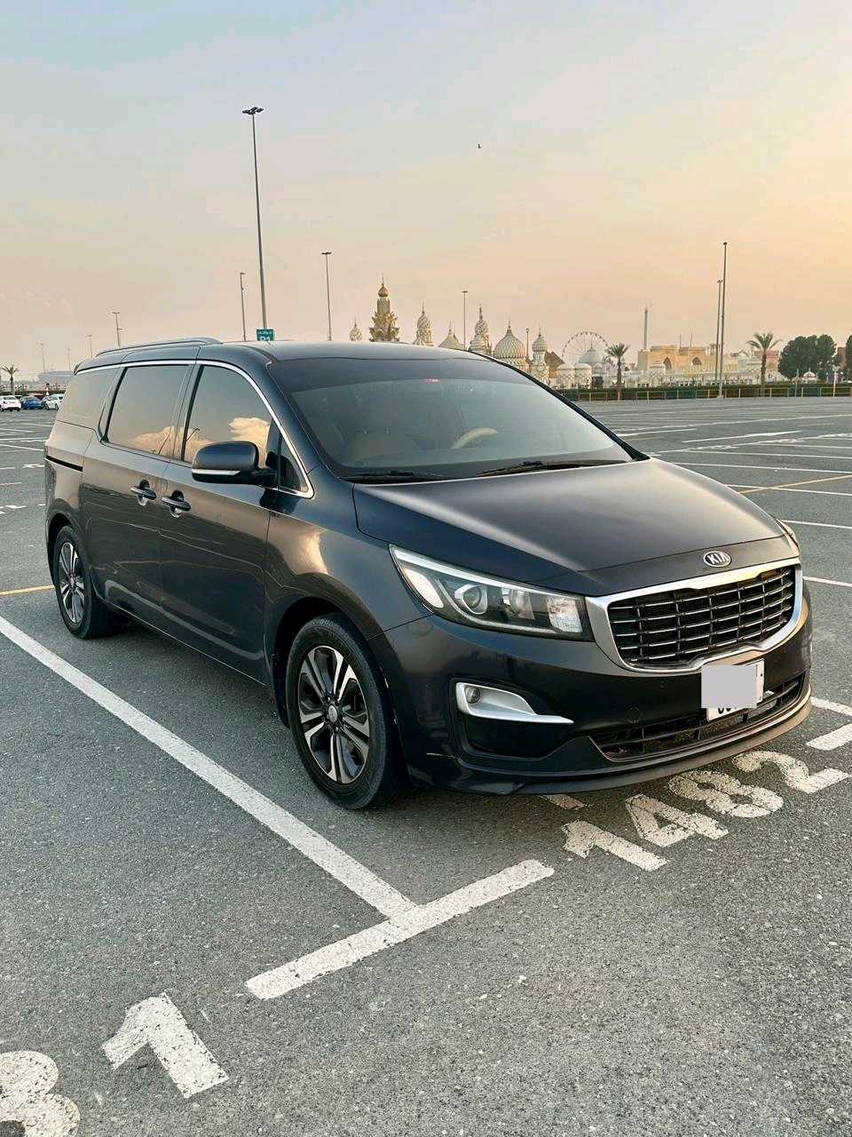 Car Image 2019 KIA CARNIVAL LX
