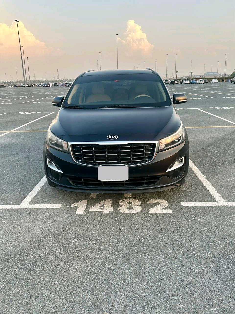 Car Image 2019 KIA CARNIVAL LX