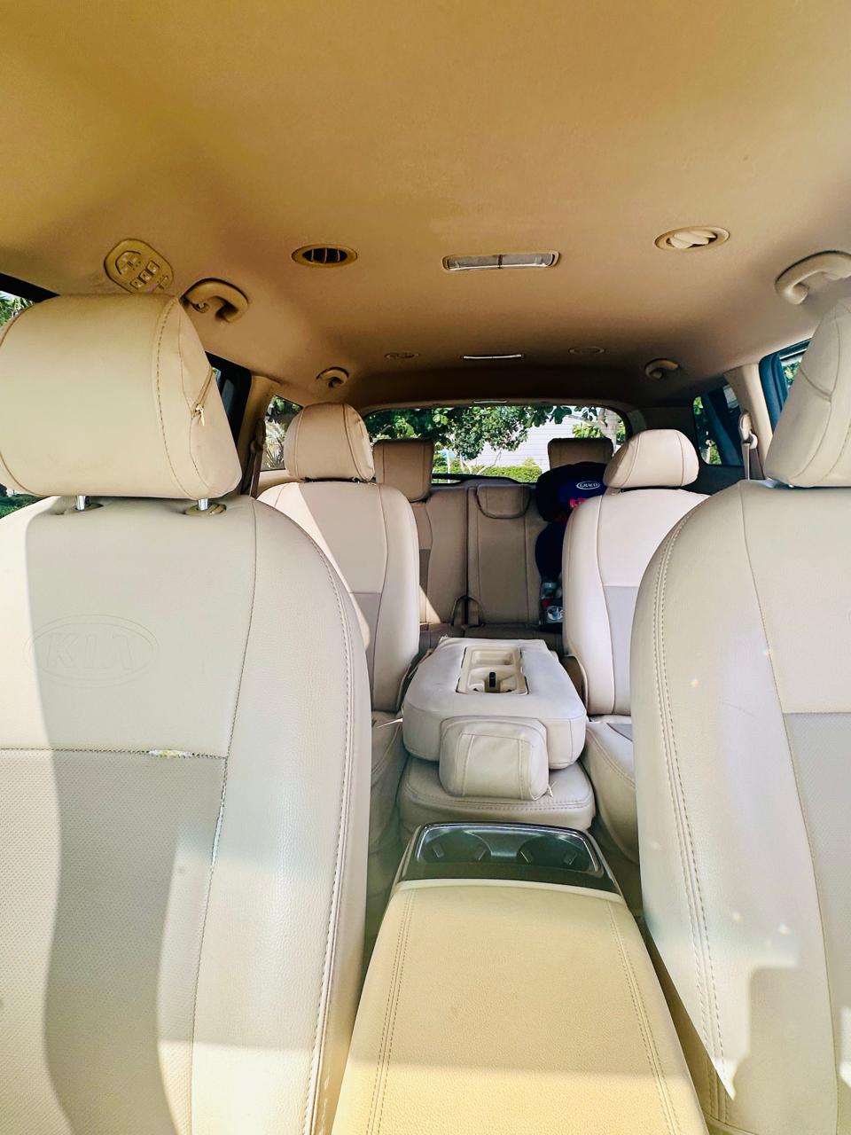 Car Image 2019 KIA CARNIVAL LX