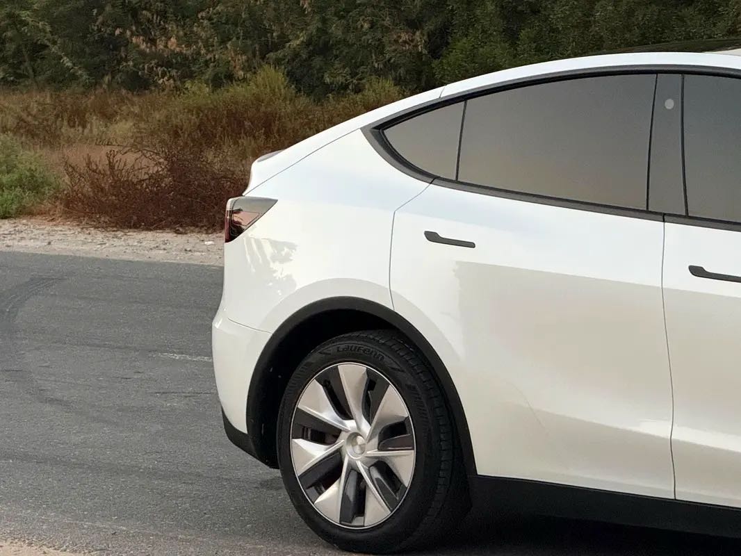 Car Image 2024 TESLA Model Y 