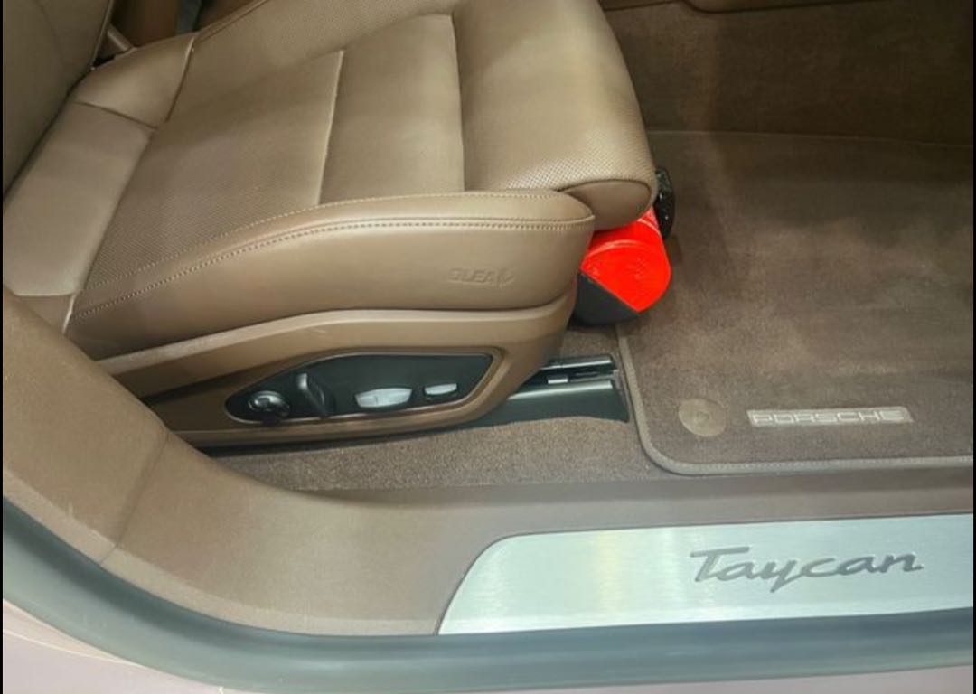 Car Image 2025 PORSCHE TAYCAN Base