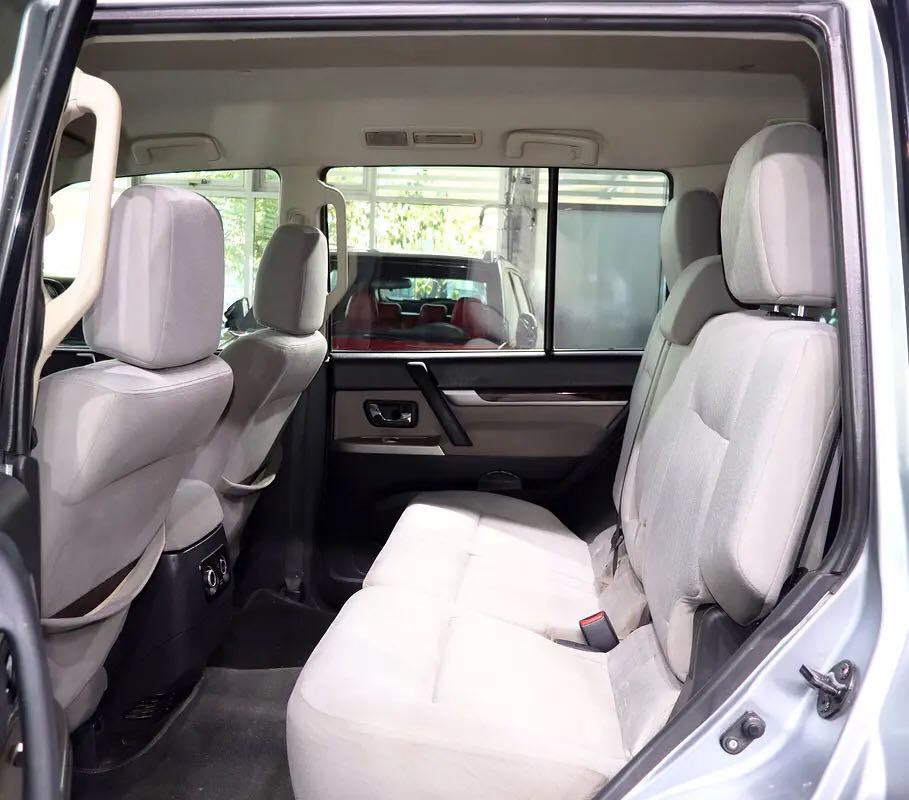 Car Image 2015 MITSUBISHI PAJERO GLS