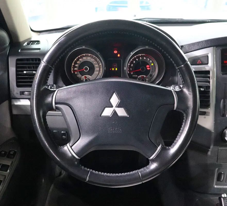 Car Image 2015 MITSUBISHI PAJERO GLS
