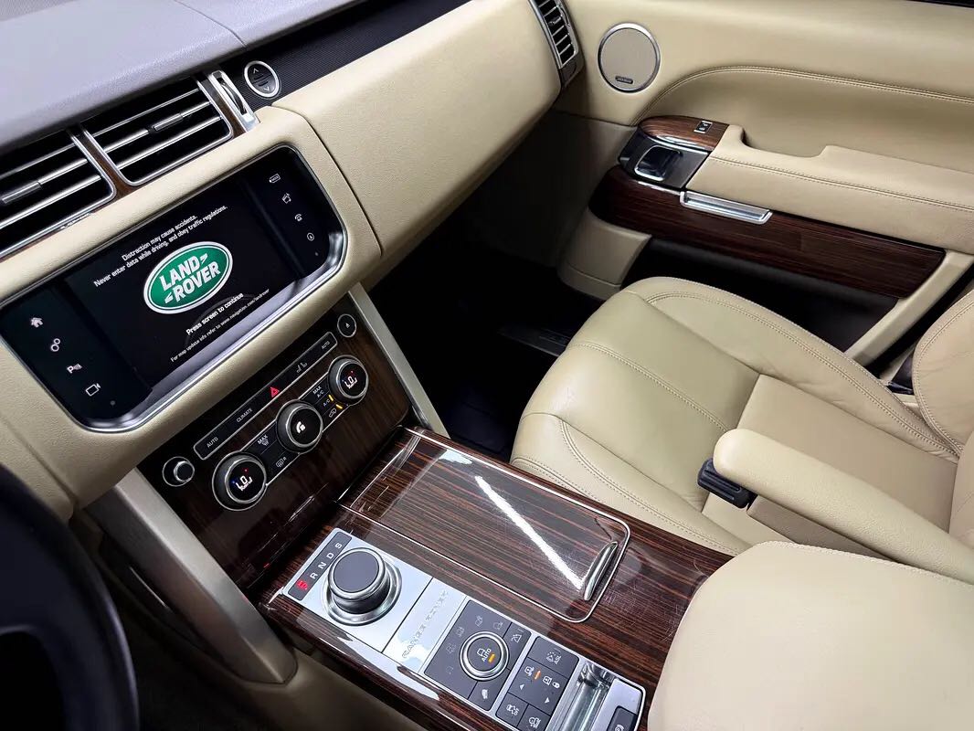 Car Image 2016 LAND ROVER VOGUE HSE