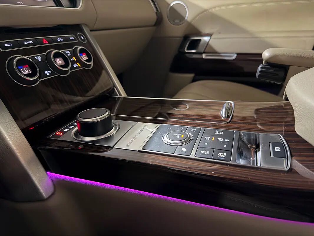 Car Image 2016 LAND ROVER VOGUE HSE