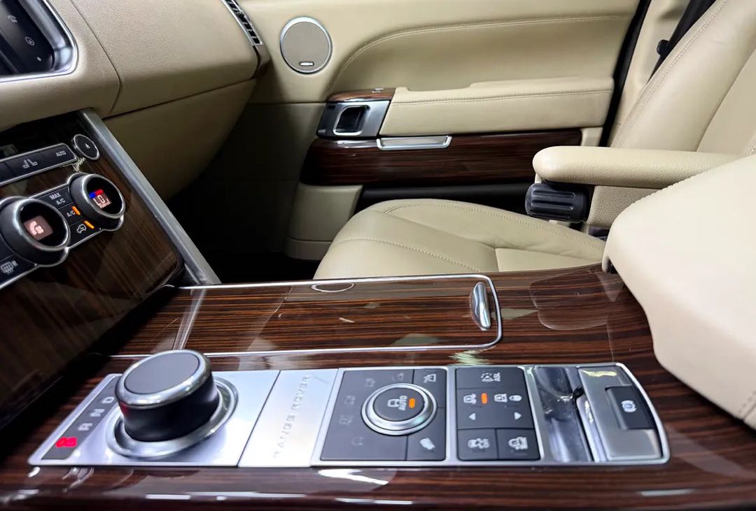 Car Image 2016 LAND ROVER VOGUE HSE