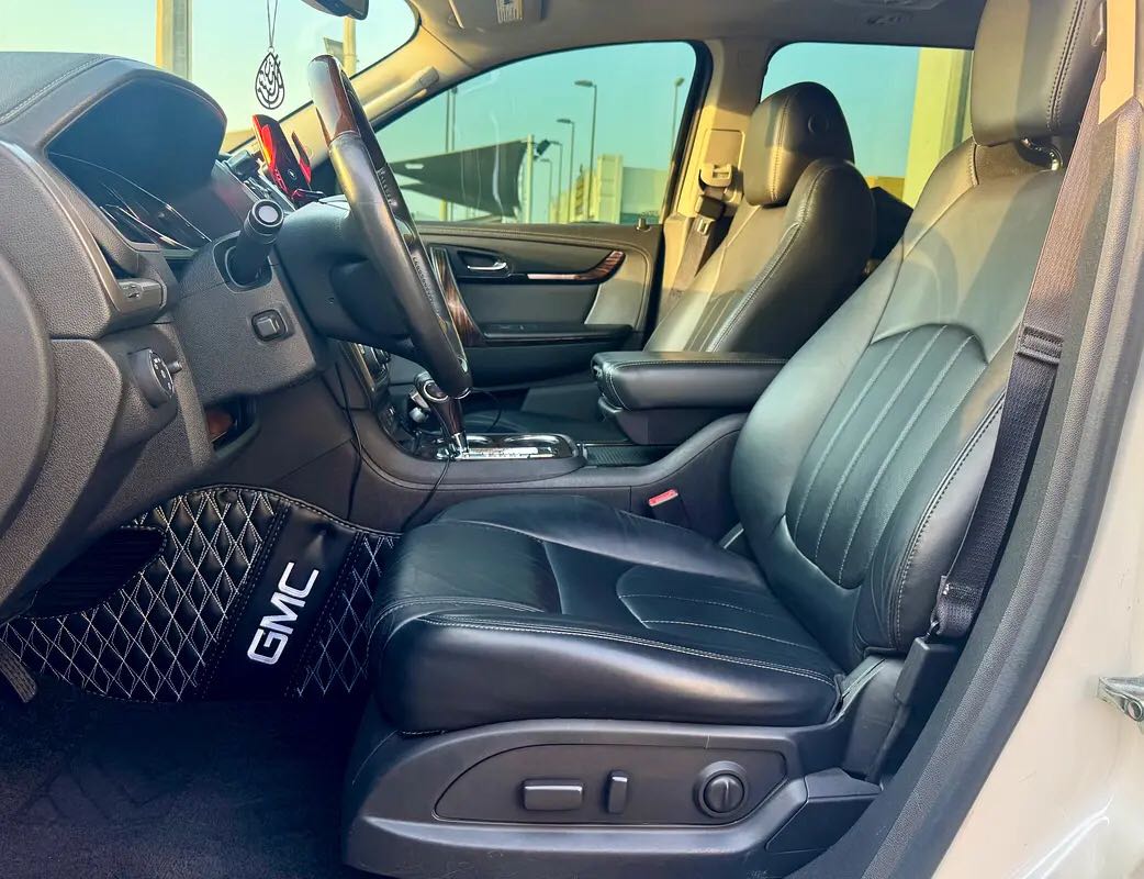 Car Image 2014 GMC ACADIA Denali