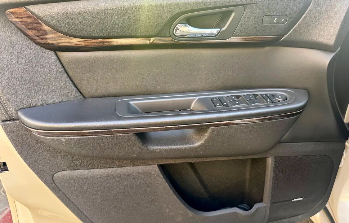 Car Image 2014 GMC ACADIA Denali