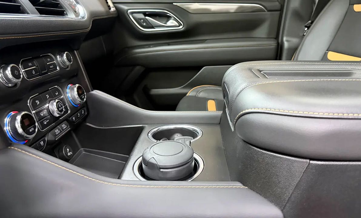 Car Image 2024 GMC YUKON AT4