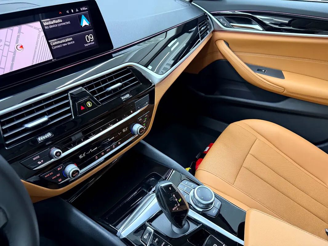 Car Image 2021 BMW 5 SERIES 520