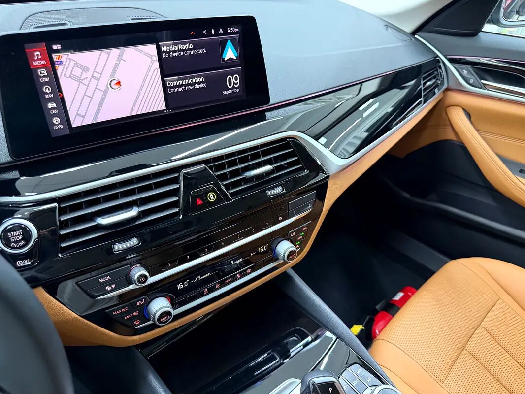 Car Image 2021 BMW 5 SERIES 520