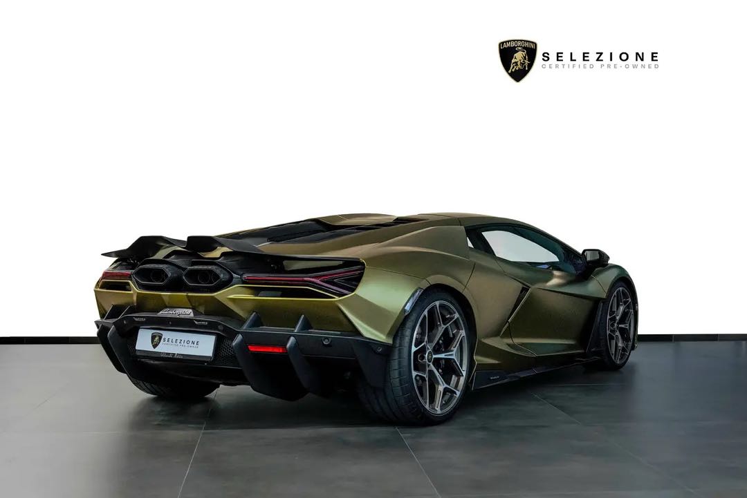 Car Image 2025 LAMBORGHINI Revuelto 