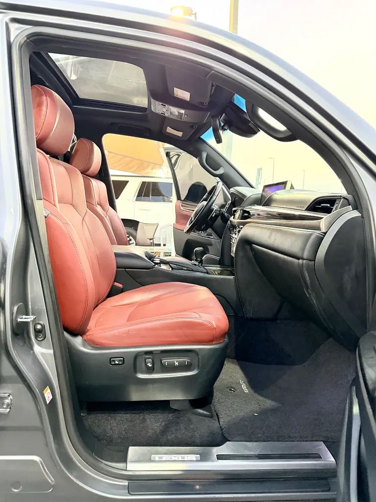 Car Image 2016 LEXUS LX 570
