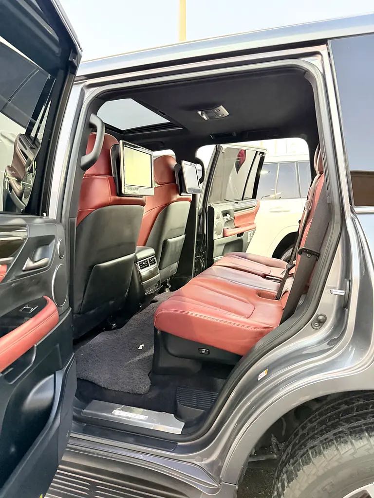 Car Image 2016 LEXUS LX 570