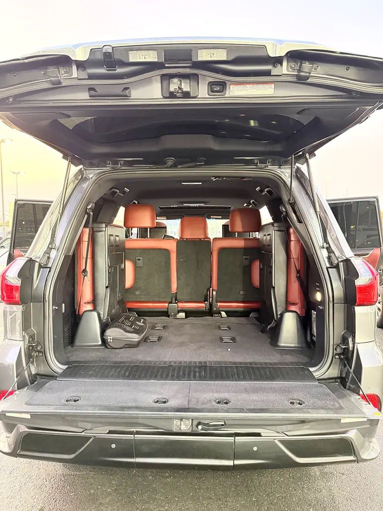 Car Image 2016 LEXUS LX 570