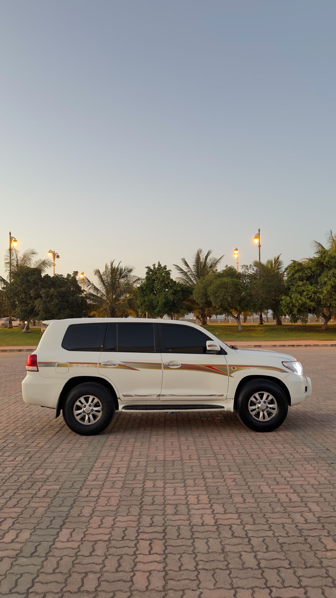 Car Image 2009 TOYOTA LAND CRUISER GX.R