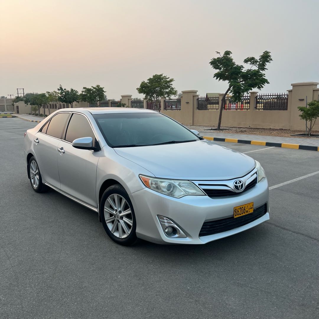 Car Image 2013 TOYOTA CAMRY XLE