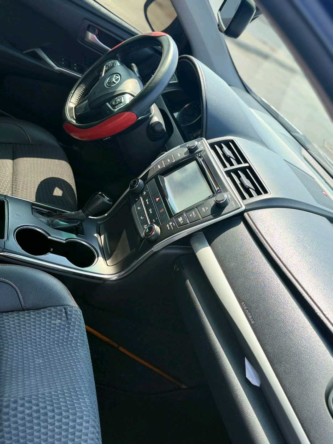 Car Image 2015 TOYOTA CAMRY SE