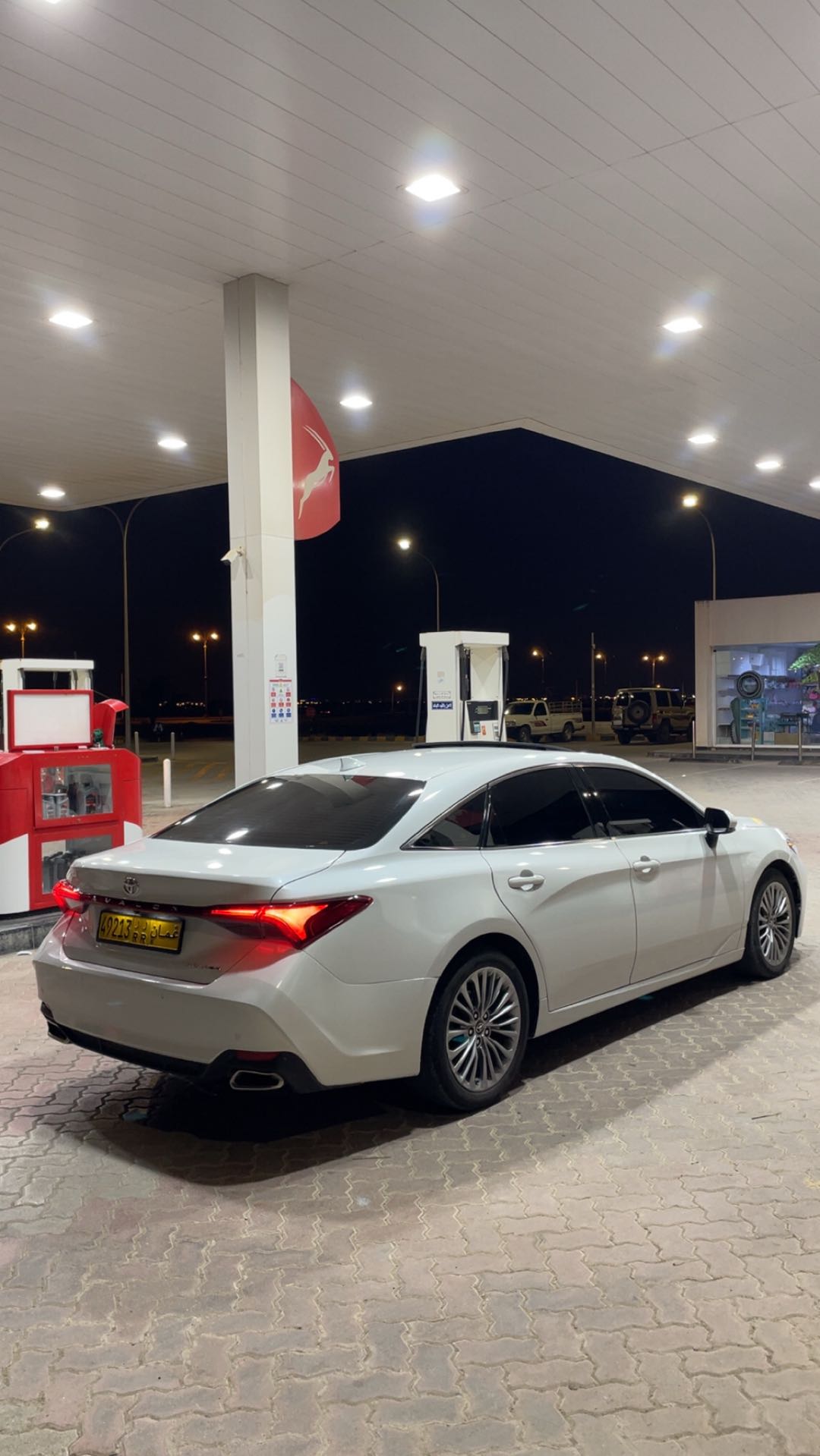 Car Image 2019 TOYOTA AVALON LIMITED