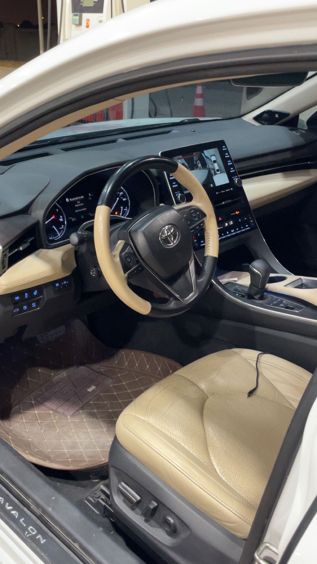 Car Image 2019 TOYOTA AVALON LIMITED