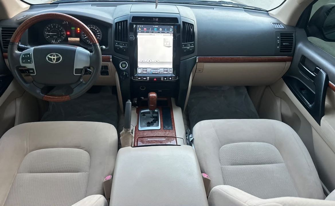 Car Image 2012 TOYOTA LAND CRUISER VX.I