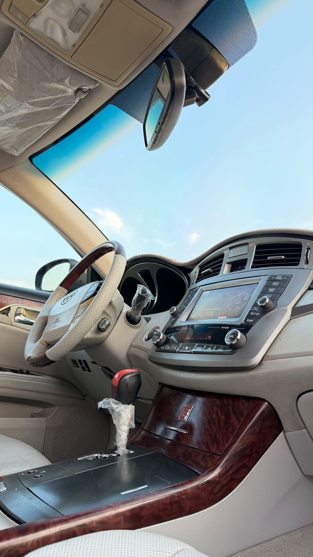Car Image 2012 TOYOTA AVALON LIMITED