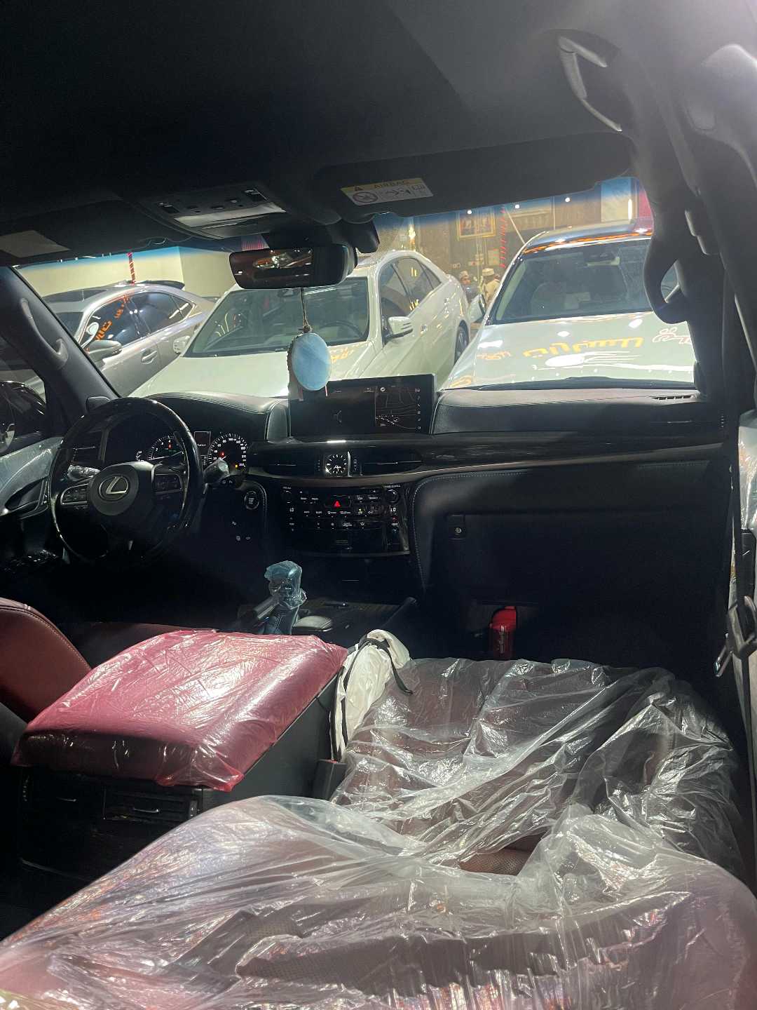 Car Image 2018 LEXUS LX 570